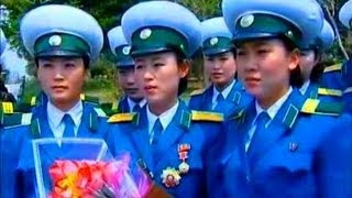 Ri Kyong Sim (giữa, hàng trước). Ri Kyong Sim (giữa, hàng trước).