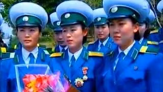 Ri Kyong Sim (giữa, hàng trước).