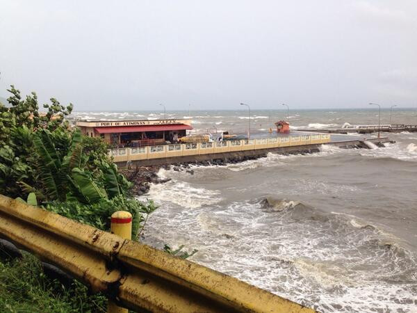 Cảng Atimonan ngập trong nước Cảng Atimonan ngập trong nước