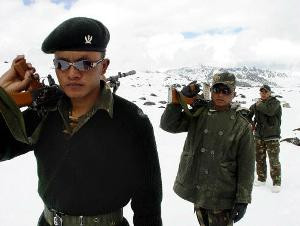 Triển khai thêm 4 vạn binh sĩ và thiết giáp tới biên giới là một bước tiến quan trọng trong kế hoạch cân bằng sức mạnh với Trung Quốc. Triển khai thêm 4 vạn binh sĩ và thiết giáp tới biên giới là một bước tiến quan trọng trong kế hoạch cân bằng sức mạnh với Trung Quốc.