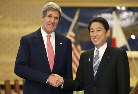 Ngoại trưởng Nhật Bản Fumio Kishida tiếp Ngoại trưởng Mỹ John Kerry tại Tokyo. Ngoại trưởng Nhật Bản Fumio Kishida tiếp Ngoại trưởng Mỹ John Kerry tại Tokyo.