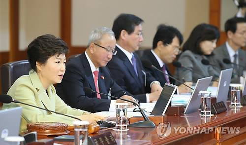 Tổng thống Hàn Quốc Park Geun Hye (trái) Tổng thống Hàn Quốc Park Geun Hye (trái)