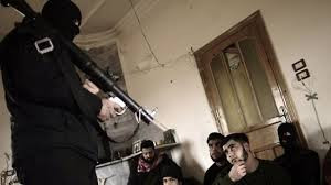 Ngoài sarin quân đội Syria còn tìm thấy súng lục, bom tự chế, súng trường tự động.