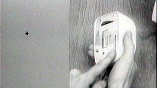 Chuột máy tính đầu tiên do Engelbart phát minh trong những năm 1960. Chuột máy tính đầu tiên do Engelbart phát minh trong những năm 1960.