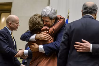 Các nhà ngoại giao ăn mừng sau khi đạt được thỏa thuận mang tính bước ngoặt nhằm kiềm chế chương trình hạt nhân của Tehran trong một bước tiến đầu tiên hướng tới việc giải quyết bế tắc của mối nguy hiểm kéo dài một thập kỷ.