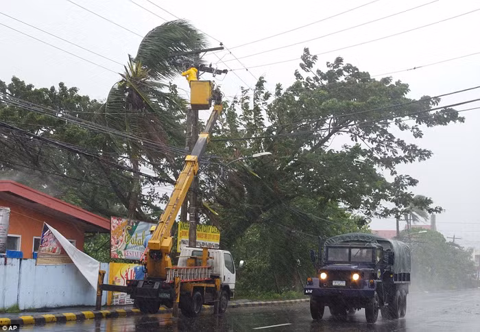 Siêu bão Haiyan gây mất điện trên diện rộng và kéo dài tại Philippines.