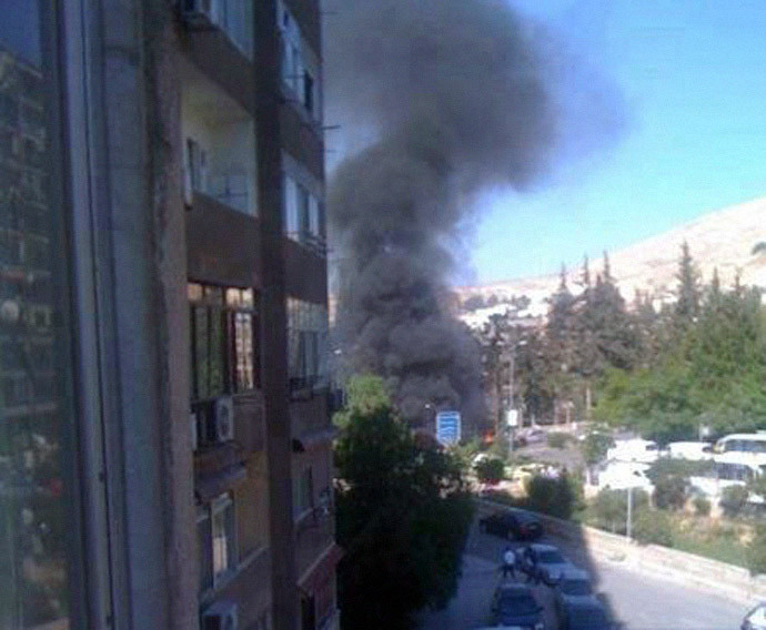 Khóc bối lên từ hiện trường vụ đánh bom nhằm vào Thủ tướng Syria.