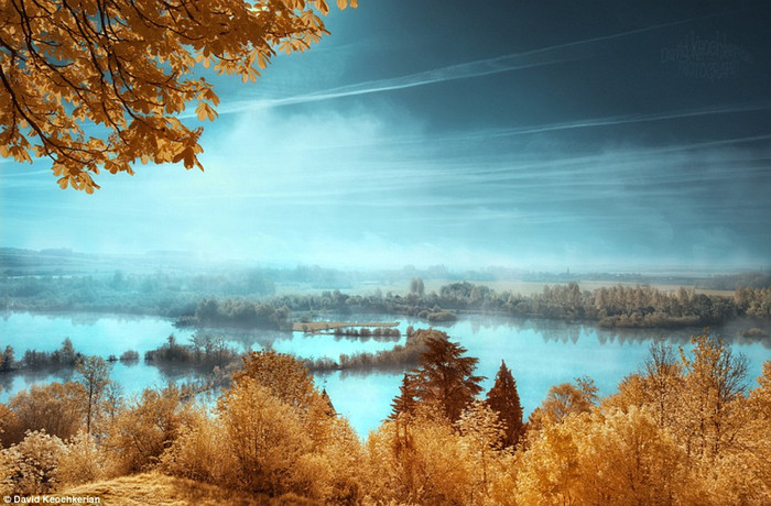 Màu sắc như nổi loạn tạo ra những khung cảnh giống như ở xứ sở nào đó ngoài Trái Đất dưới ống kính hồng ngoại. Màu sắc như nổi loạn tạo ra những khung cảnh giống như ở xứ sở nào đó ngoài Trái Đất dưới ống kính hồng ngoại.