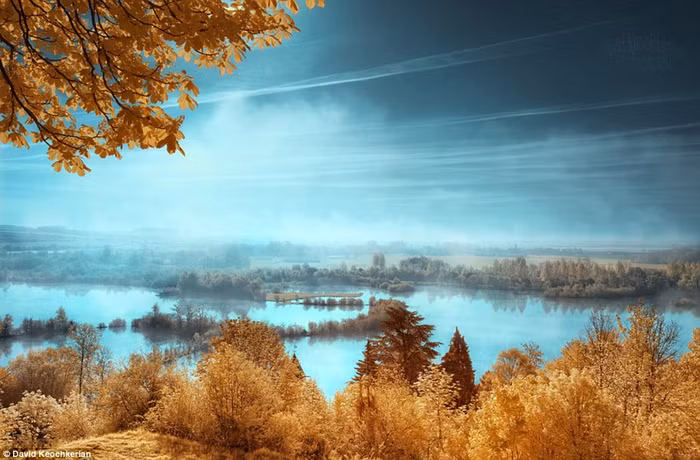 Màu sắc như nổi loạn tạo ra những khung cảnh giống như ở xứ sở nào đó ngoài Trái Đất dưới ống kính hồng ngoại.