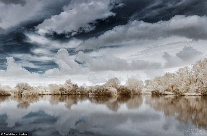 Một bức tranh để lại cảm giác ảm đạm cho người xem của Keochkerian. Một bức tranh để lại cảm giác ảm đạm cho người xem của Keochkerian.