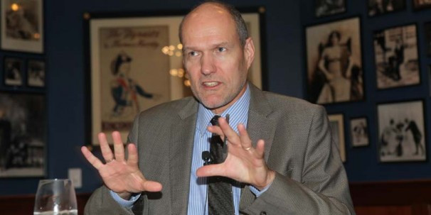 Stephen M. Walt , Giáo sư về quan hệ quốc tế tại trường Đại học Kennedy của Harvard Stephen M. Walt , Giáo sư về quan hệ quốc tế tại trường Đại học Kennedy của Harvard