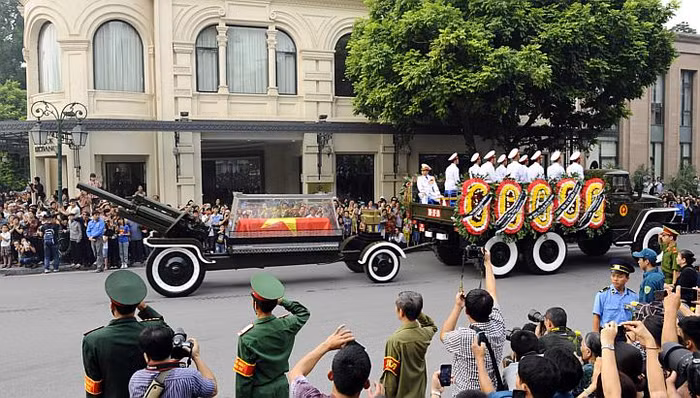 Người dân tiễn biệt Tướng Giáp Người dân tiễn biệt Tướng Giáp