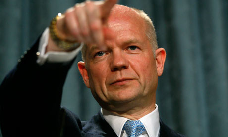 Ngoại trưởng Anh William Hague đã ám chỉ khả năng sẽ hành động nhiều hơn để hỗ trợ các phiến quân. Ngoại trưởng Anh William Hague đã ám chỉ khả năng sẽ hành động nhiều hơn để hỗ trợ các phiến quân.