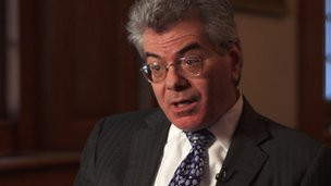 Gary Samore, một cựu cố vấn về chống phổ biến vũ khí hạt nhân của Tổng thống Mỹ Barack Obama. Gary Samore, một cựu cố vấn về chống phổ biến vũ khí hạt nhân của Tổng thống Mỹ Barack Obama.