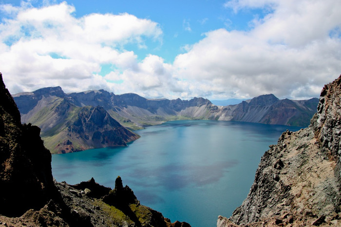 Một góc núi Baekdu. Một góc núi Baekdu.