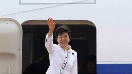 Tổng thống Hàn Quốc Park Geun Hye tới thăm Bắc Kinh. Tổng thống Hàn Quốc Park Geun Hye tới thăm Bắc Kinh.