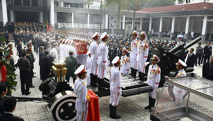 Nghi thức rước linh cữu Đại tướng.