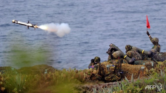 Quân đội Đài Loan tập trận bắn đạn thật trên đảo Penghu. Quân đội Đài Loan tập trận bắn đạn thật trên đảo Penghu.