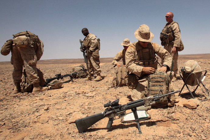 Ngoài việc huấn luyện kĩ năng chiến đấu, Mỹ và các đồng minh còn trang bị vũ khí hạng nặng cho phiến quân. Ngoài việc huấn luyện kĩ năng chiến đấu, Mỹ và các đồng minh còn trang bị vũ khí hạng nặng cho phiến quân.