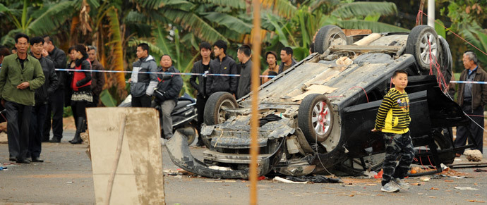 Người dân tin rằng những kẻ tấn công tài sản của họ được thuê bởi quan chức địa phương và một chủ bất động sản.
