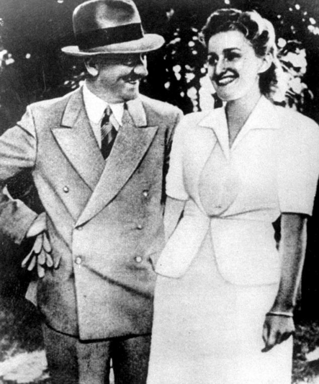 Adolf Hitler và Eva Braun trong những ngày cuối đời. Adolf Hitler và Eva Braun trong những ngày cuối đời.