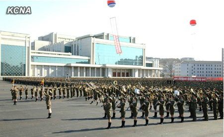 Dàn quân nhạc tại lễ kỷ niệm.