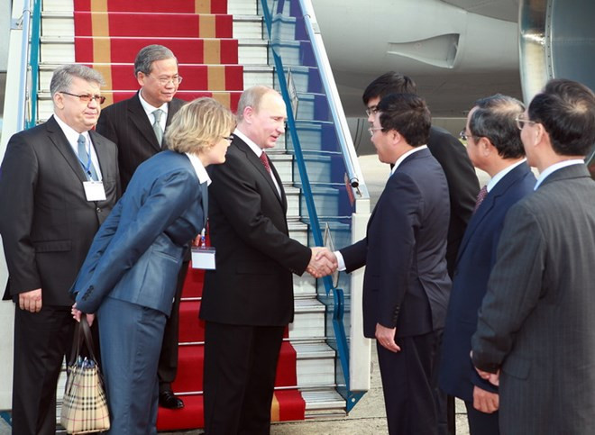 Lễ đón Tổng thống Vladimir Putin tại sân bay Quốc tế Nội Bài. (Ảnh: Trọng Đức/TTXVN) Lễ đón Tổng thống Vladimir Putin tại sân bay Quốc tế Nội Bài. (Ảnh: Trọng Đức/TTXVN)