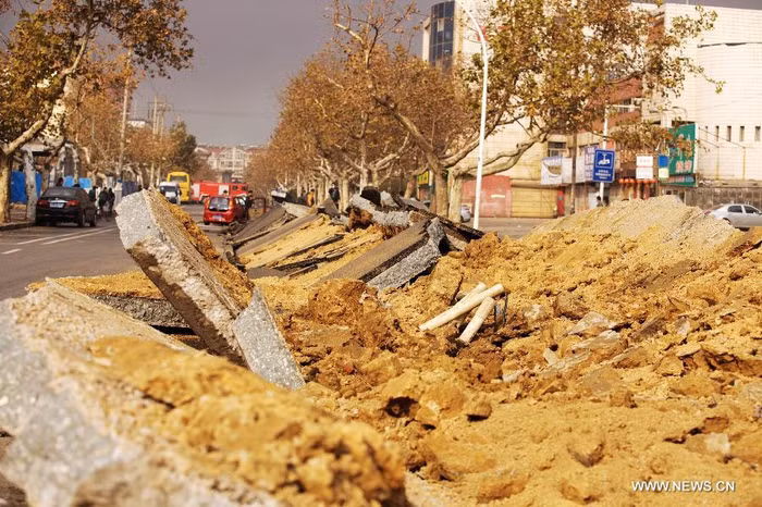 Hiện trường vụ nổ đường ống dẫn dầu tại Thanh Đảo.