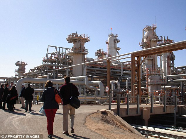 Hàng chục người đã thiệt mạng trong vụ không kích nhà máy khí BP để giải cứu con tin của quân đội Algeria. Hàng chục người đã thiệt mạng trong vụ không kích nhà máy khí BP để giải cứu con tin của quân đội Algeria.