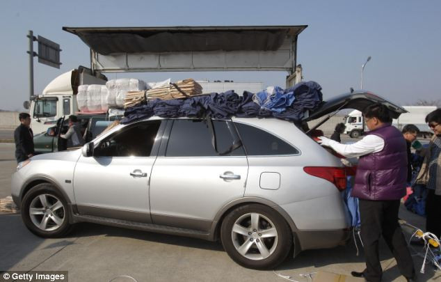 Nhiều người Hàn Quốc trở về từ Kaesong cho biết họ rất lấy làm tiếc khi phải rời đi và hy vọng hoạt động ở đây sẽ sớm được nối lại. Nhiều người Hàn Quốc trở về từ Kaesong cho biết họ rất lấy làm tiếc khi phải rời đi và hy vọng hoạt động ở đây sẽ sớm được nối lại.