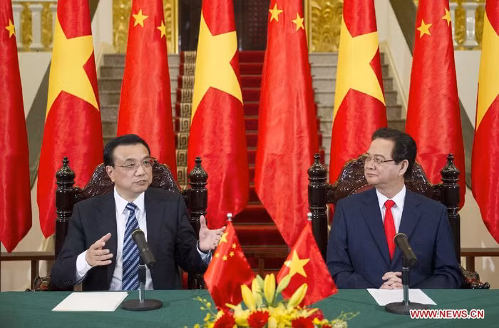 Thủ tướng Nguyễn Tấn Dũng và Thủ tướng Trung Quốc trong cuộc họp báo chung hôm 13.10