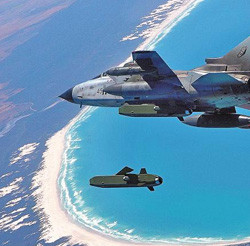 Tên lửa Taurus được phóng từ máy bay của Đức. Tên lửa Taurus được phóng từ máy bay của Đức.