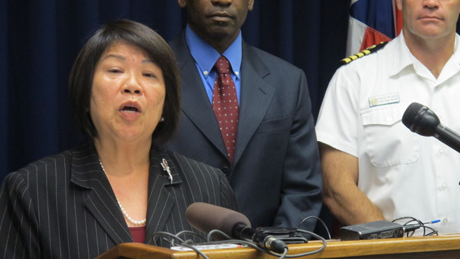 Chưởng lý Florence Nakakuni công bố thông tin về trường hợp của ông Bishop tại cuộc họp báo hôm 18/3 ở Honolulu. Chưởng lý Florence Nakakuni công bố thông tin về trường hợp của ông Bishop tại cuộc họp báo hôm 18/3 ở Honolulu.