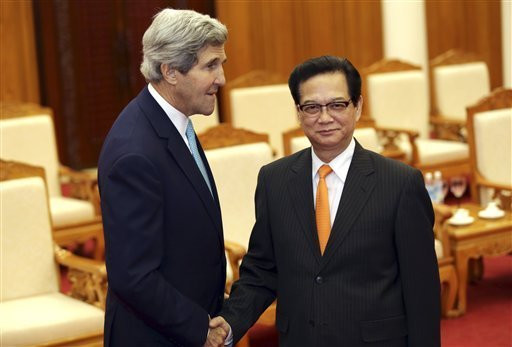 Ngoại trưởng Mỹ John Kerry hội kiến với Thủ tướng Nguyễn Tấn Dũng tại Hà Nội ngày 16/12. Ngoại trưởng Mỹ John Kerry hội kiến với Thủ tướng Nguyễn Tấn Dũng tại Hà Nội ngày 16/12.