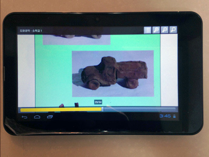 Chủ đề sáng tạo mô hình từ đất sét với hình ảnh minh họa là các sản phẩm được nặn từ những năm 1990. Chủ đề sáng tạo mô hình từ đất sét với hình ảnh minh họa là các sản phẩm được nặn từ những năm 1990.