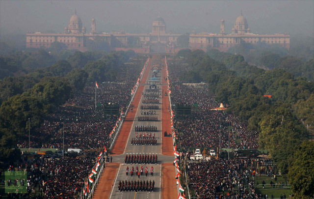 Binh sĩ quân đội Ấn Độ diễu hành tại đại lộ Rajpath