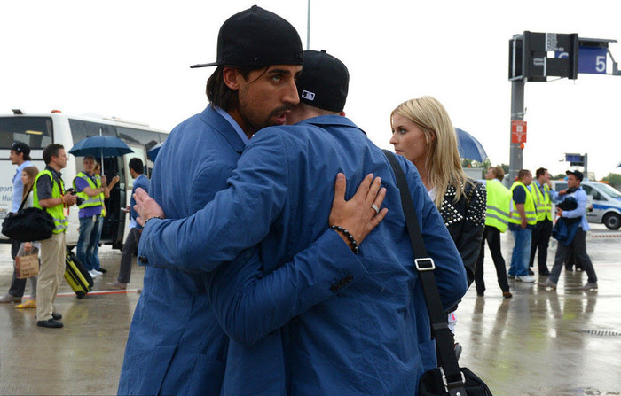 Các cầu thủ Đức đã về tới sân bay Frankfurt Các cầu thủ Đức đã về tới sân bay Frankfurt