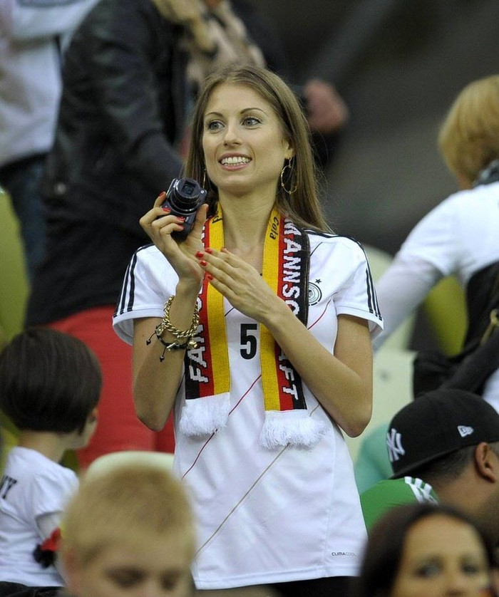 Người đẹp Cathy Fischer - bạn gái của Mats Hummels Người đẹp Cathy Fischer - bạn gái của Mats Hummels