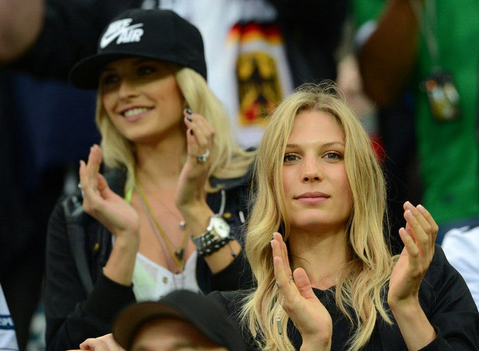 Người mẫu Lena Gercke - bồ của tiền vệ Khedira Người mẫu Lena Gercke - bồ của tiền vệ Khedira