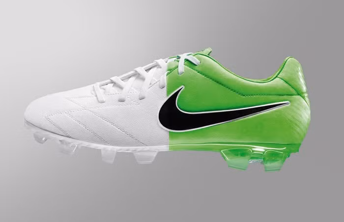 Giày Nike T90 LASER được thửa riêng cho Rooney.