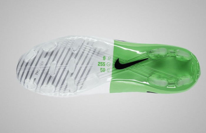 Giày Nike T90 LASER được thửa riêng cho Rooney.