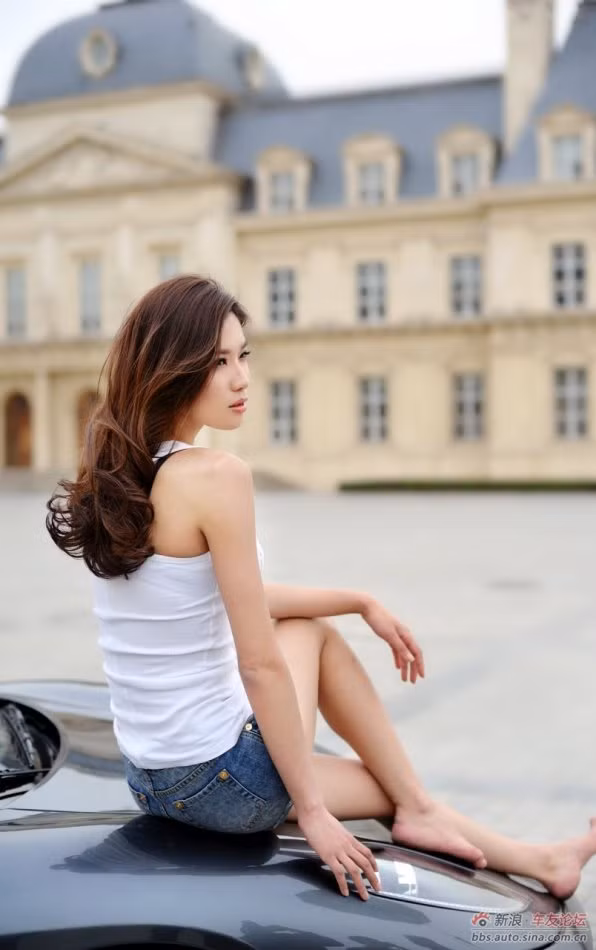 Kiều nữ đẹp mê hồn bên 'siêu bò' Lamborghini ảnh 12
