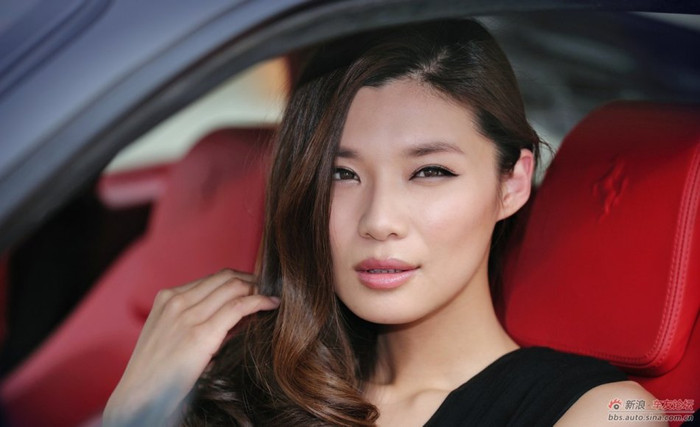 Kiều nữ đẹp mê hồn bên 'siêu bò' Lamborghini ảnh 6 Kiều nữ đẹp mê hồn bên 'siêu bò' Lamborghini ảnh 6