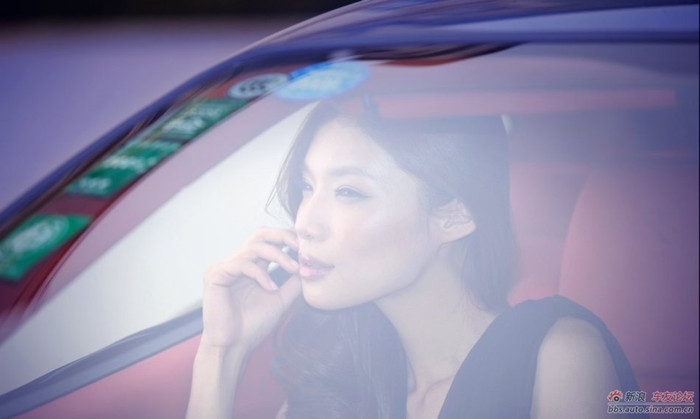 Kiều nữ đẹp mê hồn bên 'siêu bò' Lamborghini ảnh 7 Kiều nữ đẹp mê hồn bên 'siêu bò' Lamborghini ảnh 7