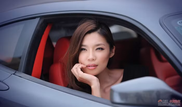 Kiều nữ đẹp mê hồn bên 'siêu bò' Lamborghini ảnh 8