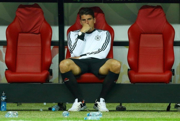 Các cầu thủ của đội tuyển Đức ngồi như mất hồn trên băng ghế kỹ thuật Các cầu thủ của đội tuyển Đức ngồi như mất hồn trên băng ghế kỹ thuật