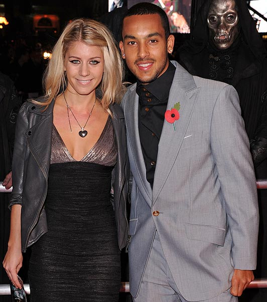 Melanie Slade và Theo Walcott Melanie Slade và Theo Walcott