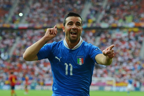 Antonio Di Natale ăn mừng sau khi ghi bàn thắng mở tỷ số vào lướt của Tây Ban Nha. Antonio Di Natale ăn mừng sau khi ghi bàn thắng mở tỷ số vào lướt của Tây Ban Nha.