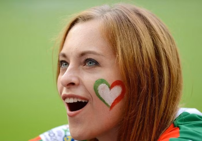 Nữ CĐV xinh đẹp của đội tuyển Italia trên khán đài