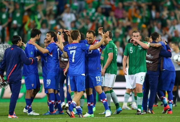 Trái với trận đấu giữa Tây Ban Nha và Italia, cuộc so tài giữa Croatia và Ireland đã chia thành 2 thái cực cảm xúc rõ ràng. Trái với trận đấu giữa Tây Ban Nha và Italia, cuộc so tài giữa Croatia và Ireland đã chia thành 2 thái cực cảm xúc rõ ràng.